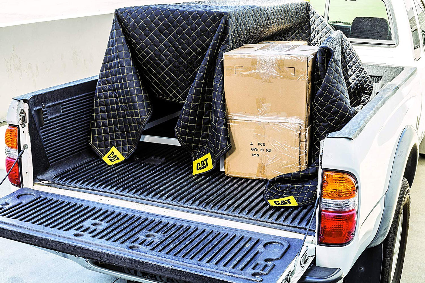 4 Pack 72 Inch x 80 Inch Non-Woven Utility Blanket